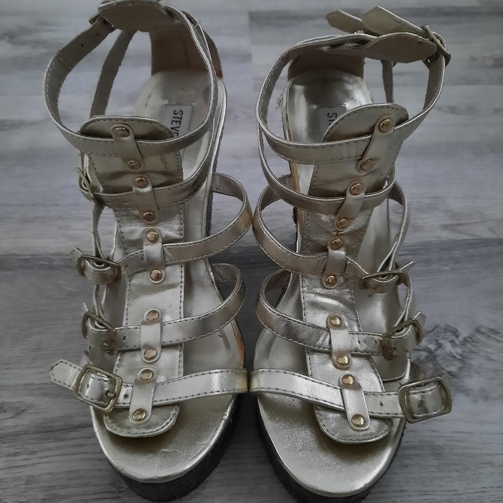 ⭐️SALE⭐️Steve Madden Strappy Wedge Shoes
